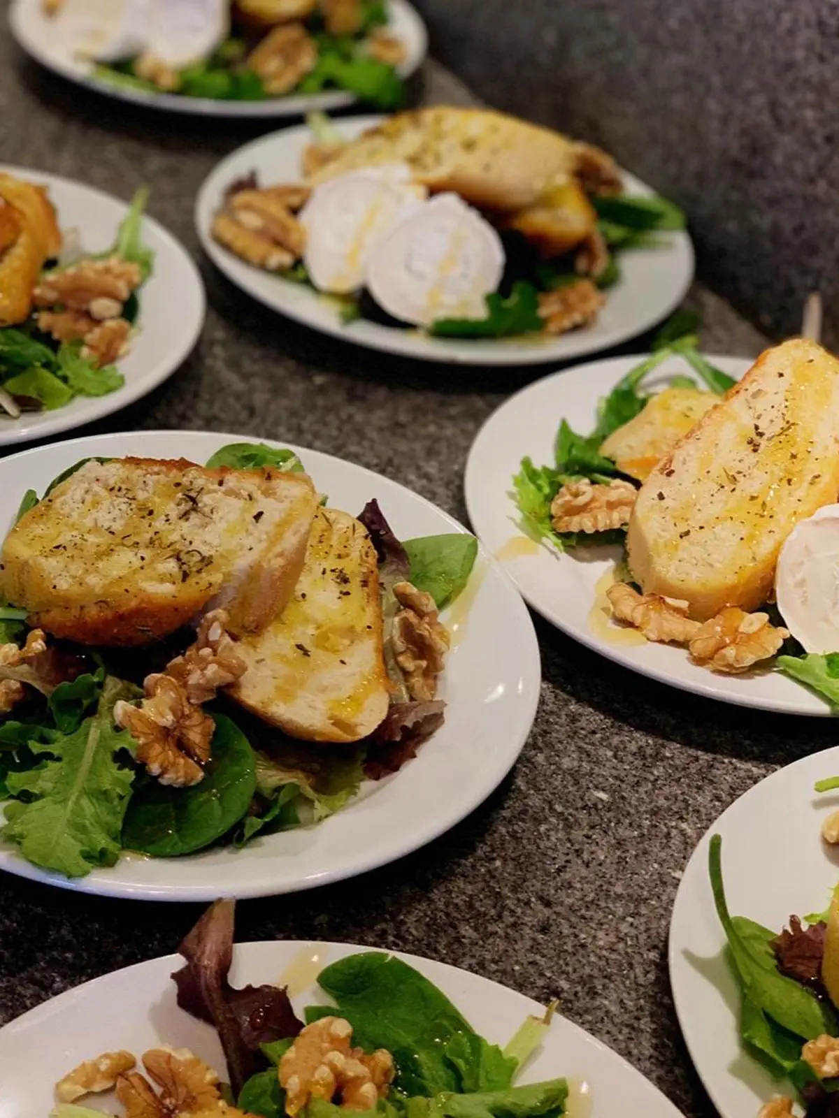 Toasts chèvre, miel et noix